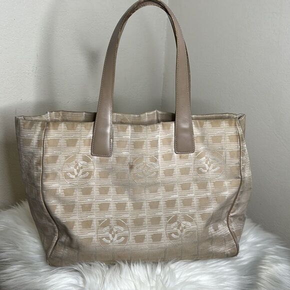 💯Authentic Chanel Tote Bag🍀 - Picture 13 of 15